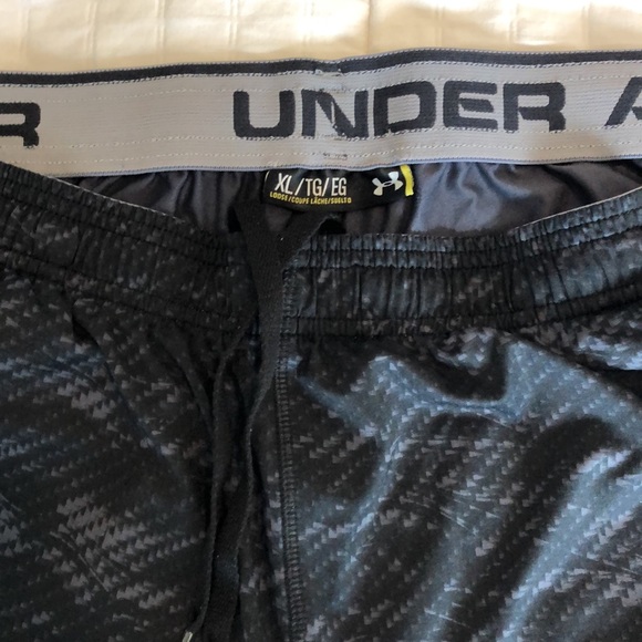 Under Armour athletic shorts - Picture 3 of 3
